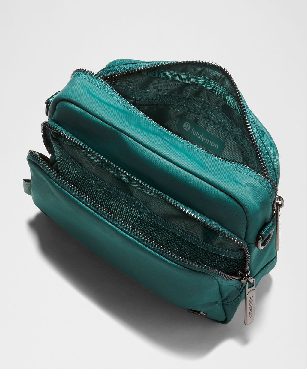 Everywhere Crossbody Bag 2LMetal Hardware