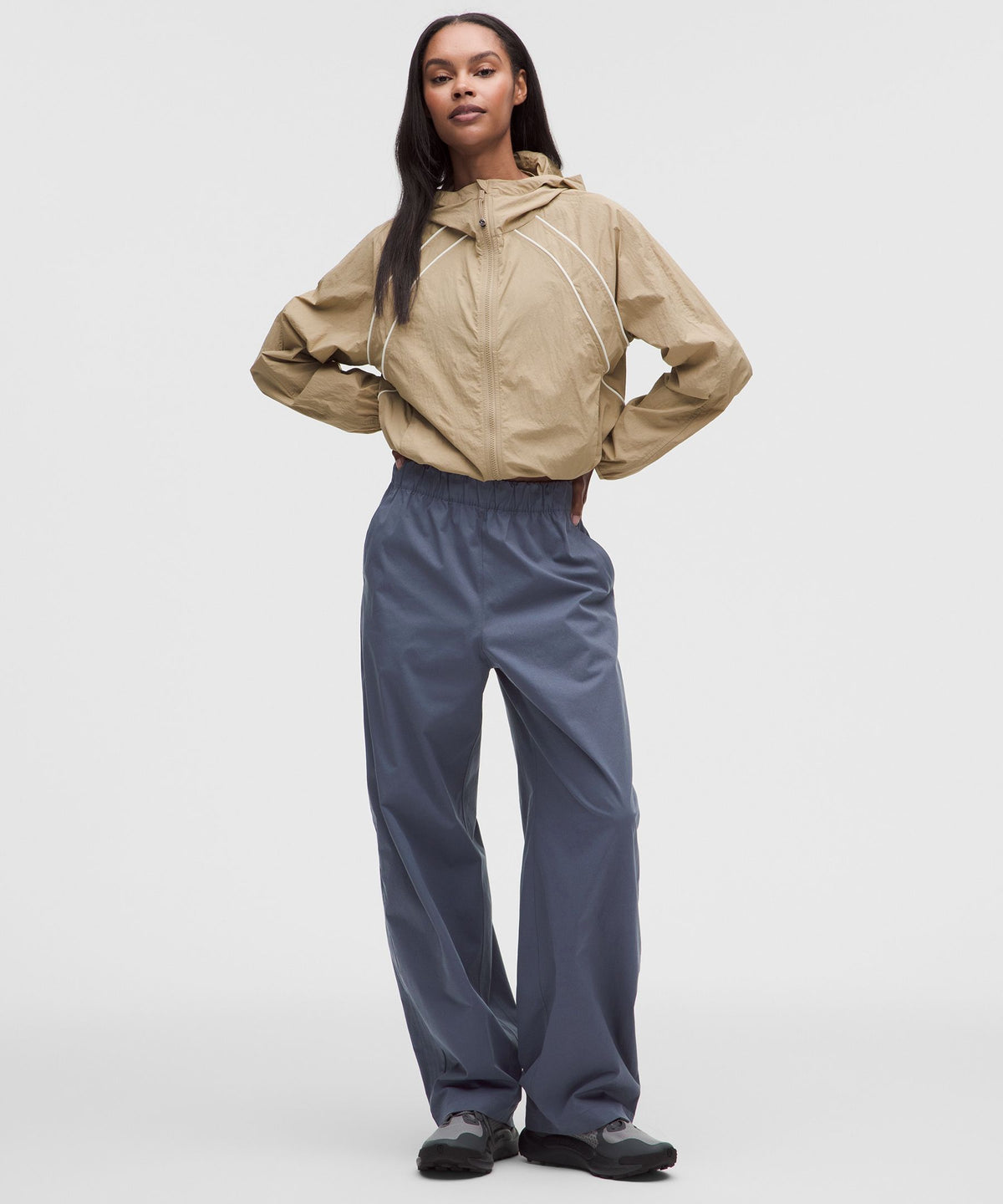 Woven Mid-Rise Barrel-Leg PantRegular