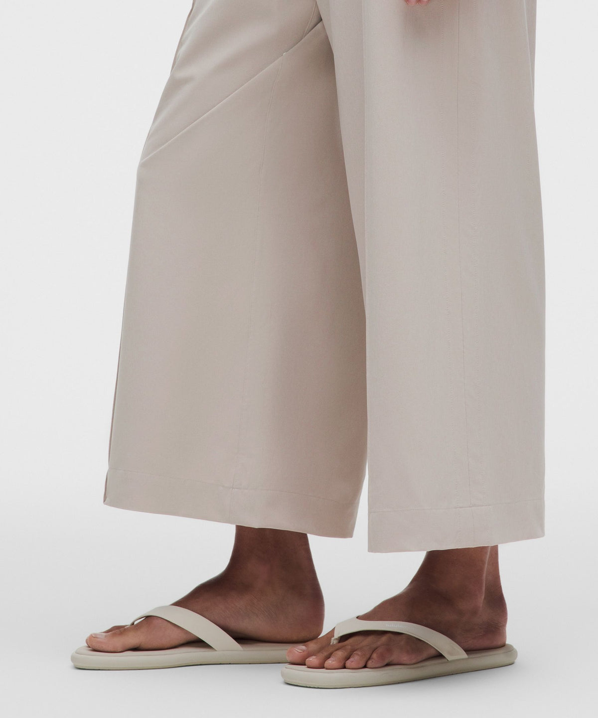 Breezily Mid-Rise Cropped Pant