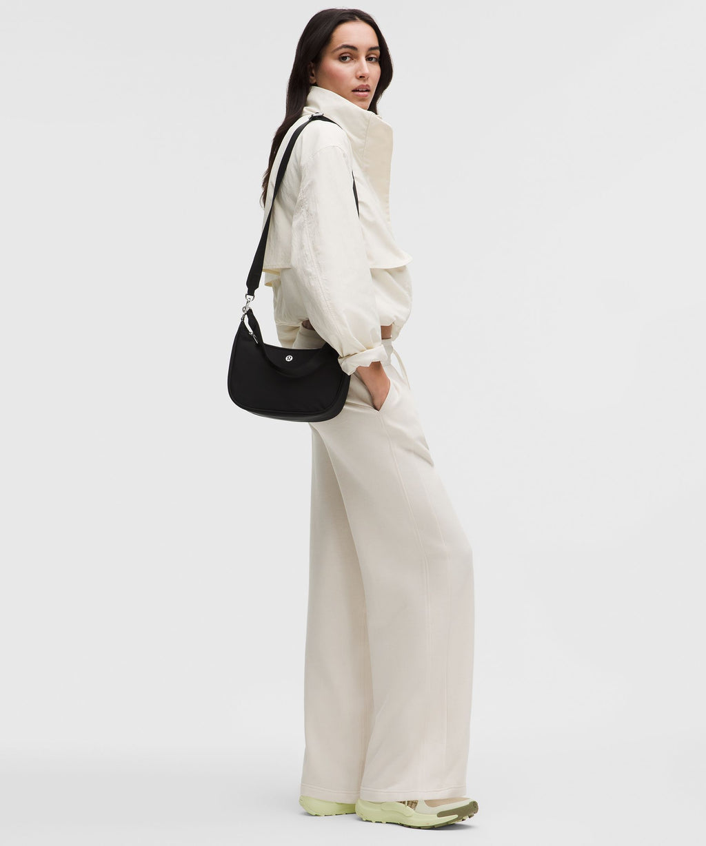 City Essentials Small Shoulder Bag 3L