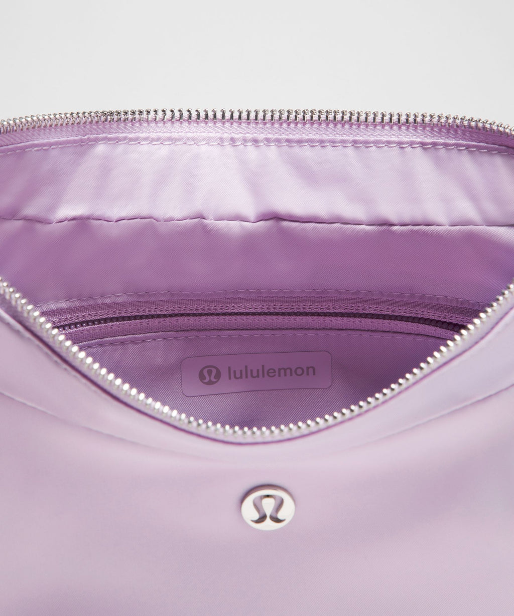 City Essentials Shoulder Bag 4L